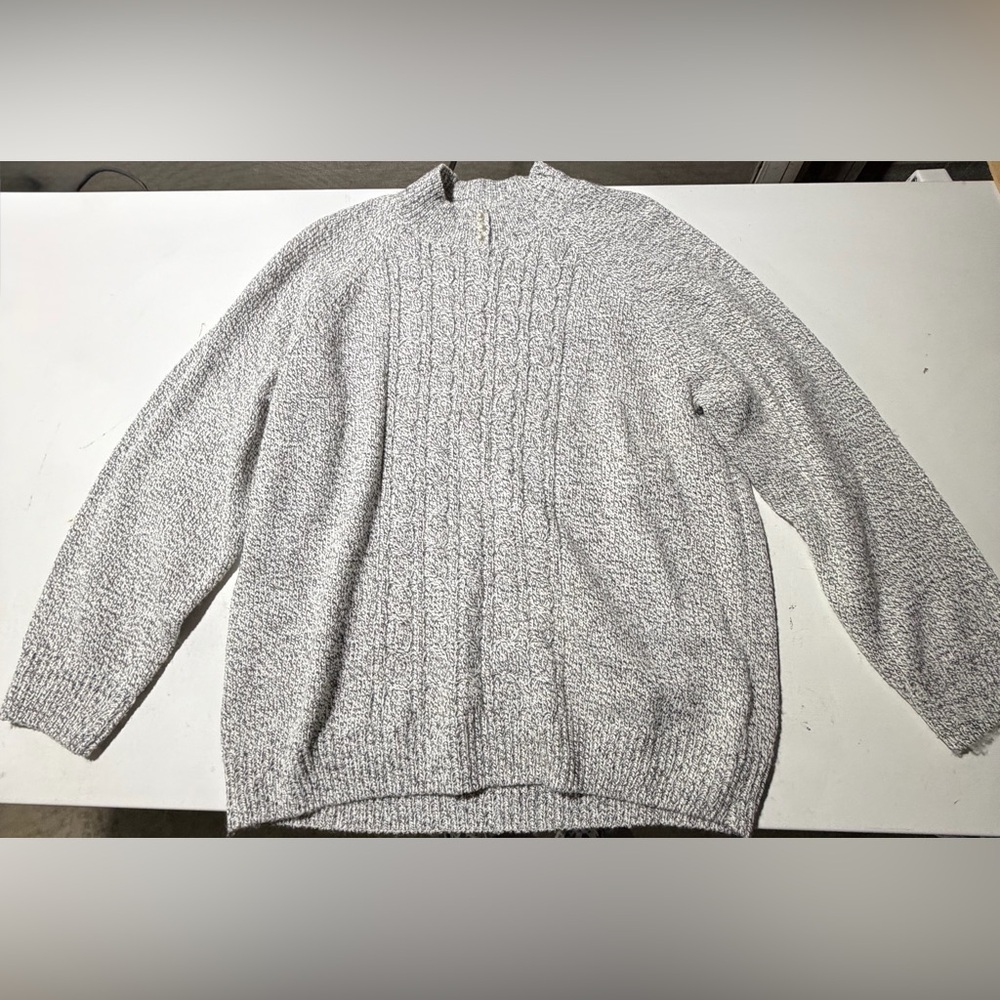 Rebecca Malone Men's Light Gray Crewneck Sweater